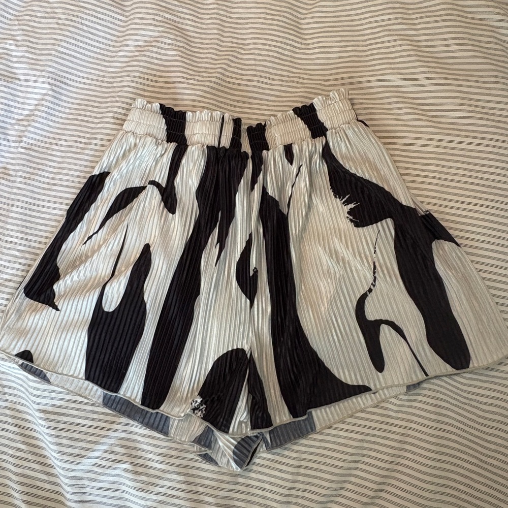 SHEIN High Waist Black and White Patterned Shorts
